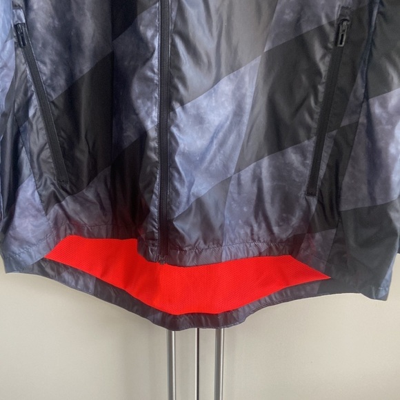 Adidas Bayern Munich Windbreaker - Picture 10 of 15